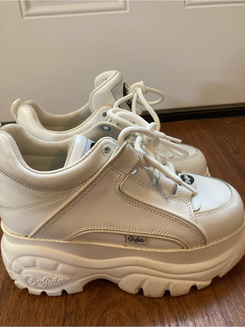 Buffalo London Classic Low Leather Chunky Sneakers - Picture 6 of 9